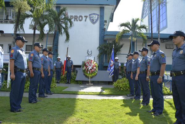 RDPRO7's tweet photo. Wreath Laying Ceremony in Commemoration of the 137th Birth Anniversary of Pres. Sergio Osmeña Sr. @pnppio @pnpdpcr http://t.co/LcGLASlE2n