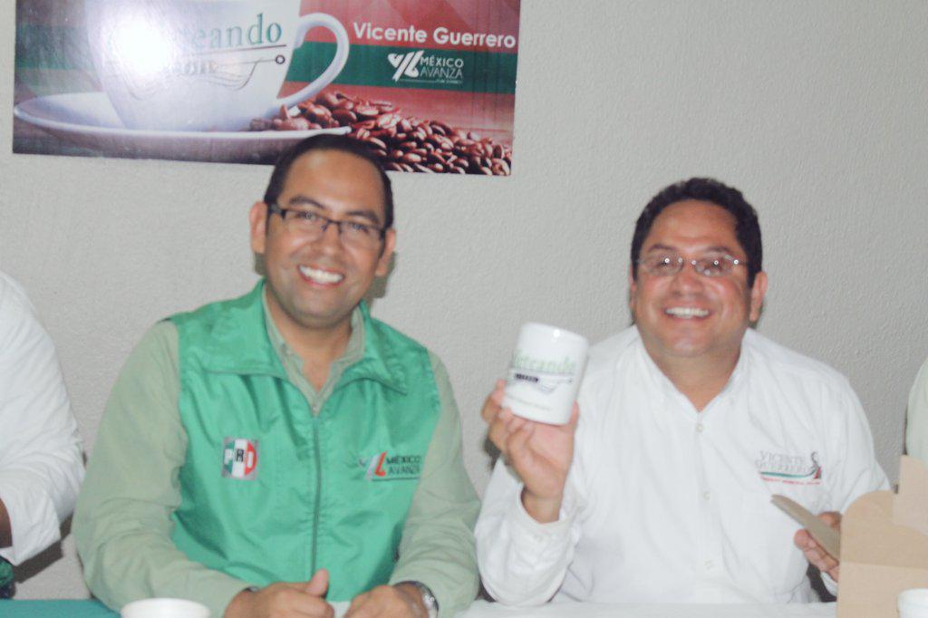 RicardoMCorral's tweet photo. Muchas gracias por acomparños hoy en #Cafeteando presidente @salvadorvaz_ @manuelherrera1 @IbarraZH #VicenteGuerrero http://t.co/Zpz7eJKM6e