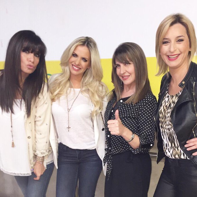 Las chicas de @BenditaOk haciéndole el aguante a Beto????? http://t.co/yXm3RDDLlB