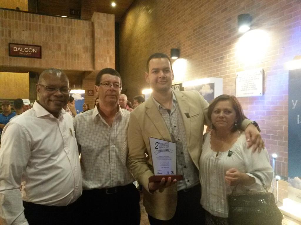 JohanvDuarte's tweet photo. @CorpInteractuar @AlcaldiadeMed @anibalgaviria ¡Mil gracias! #Ecomasilla #Ganadores #OportunidadesParaLaVida http://t.co/1HCAxQJsFW