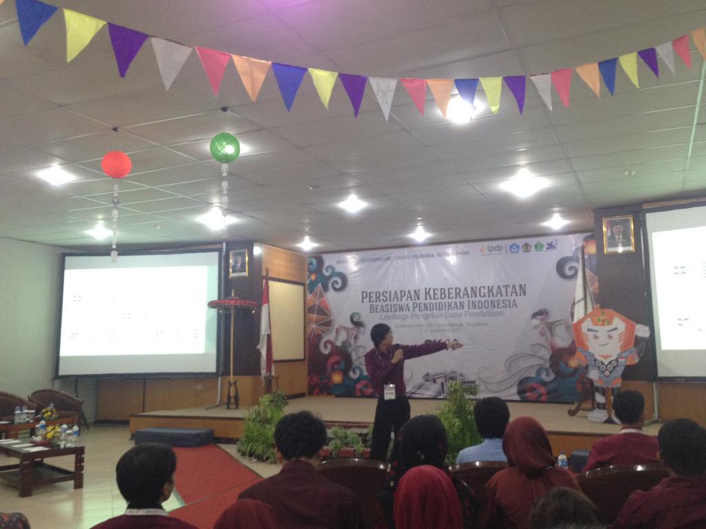 dzetcube's tweet photo. PK Talks dimulai oleh Arsya dari Kalimaya, dgn rekayasa genetika utk ketahanan pangan @avi_wilbione #PK40 @LPDP_RI http://t.co/xCwQkuf7de