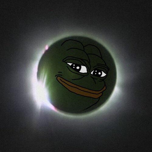 PepeAddictions's tweet photo. Pepeclipse http://t.co/kvEl8fUT65