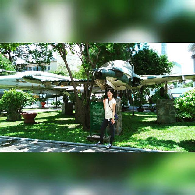 Instagram : by jotipsy - #inthemorning #walking #citytour #warremnantsmuseum #MayBayA37 #boeing #saigon #HCM #hcmci…