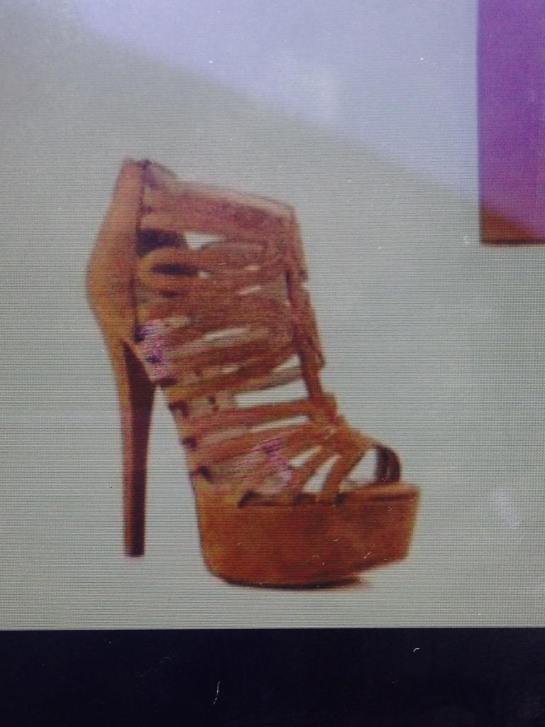 MarthytaO's tweet photo. Quiero unos zapatos así!!! Donde los puedo conseguir??? 😝 http://t.co/EnLbt46MMi