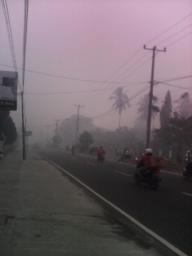 whell_22's tweet photo. Kota palangkaraya jm 09:00 @tvOneNews @Metro_TV @VIVAcoid http://t.co/r7b367GBPL