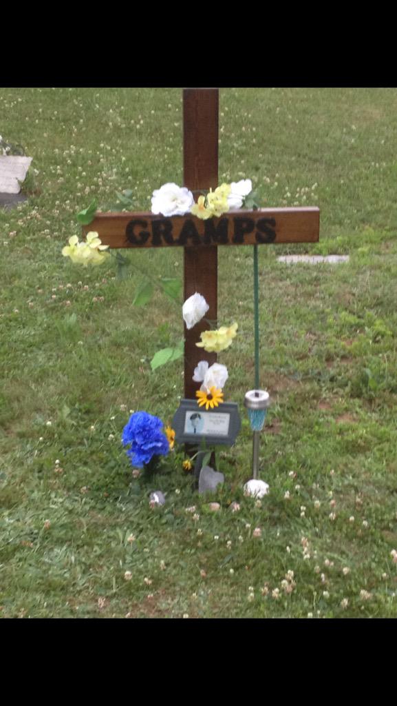 Misnerkb's tweet photo. Last card you ever signed for me. #missingyou #emotional #restinparadise #gramps http://t.co/Lp70sfxPUG