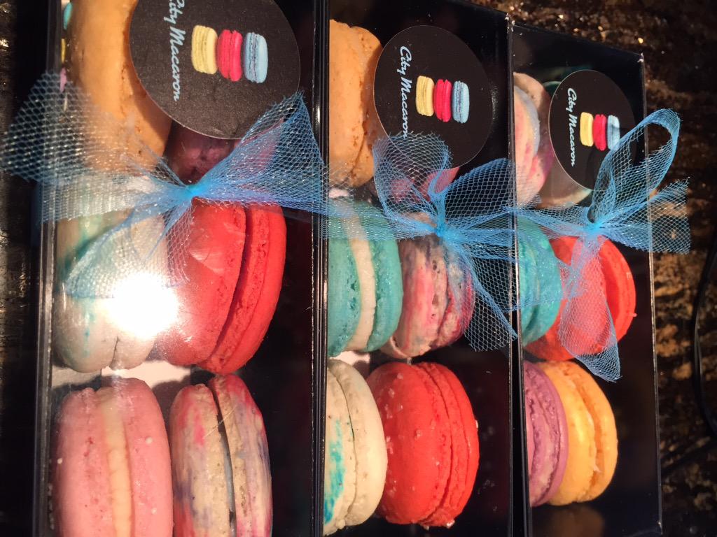 citymacaron's tweet photo. Beautiful boxes of macarons off to Ontario #citymacaron #van #westend #macs #family #sweettreat #macarons #eatme http://t.co/ClwlWeKcRh