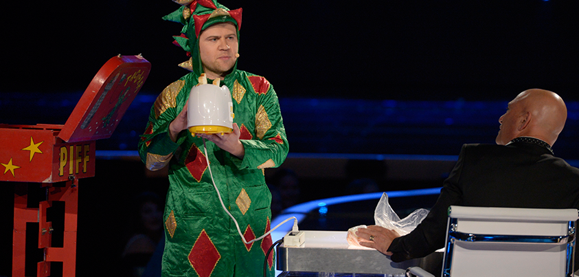 AGT's tweet photo. .@thepiff didn’t just give us magic… he gave us hilarious dinner theater! https://t.co/hsftvanHfE #AGT http://t.co/WAWiB1360U