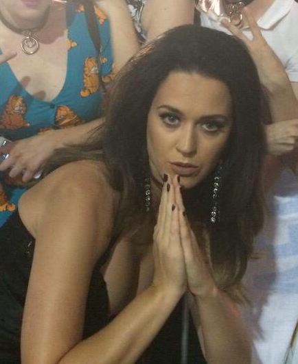 katymadrasta's tweet photo. SÓ NÃO VÊ QUEM NÃO: quer http://t.co/pVHshodK5X
