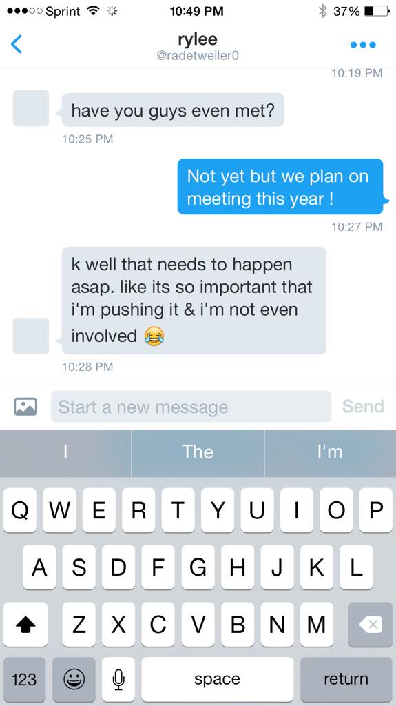 feyreouroboros's tweet photo. talking about me meeting bailey. EVERYONE ships #brailyn http://t.co/KEZoFCxTug