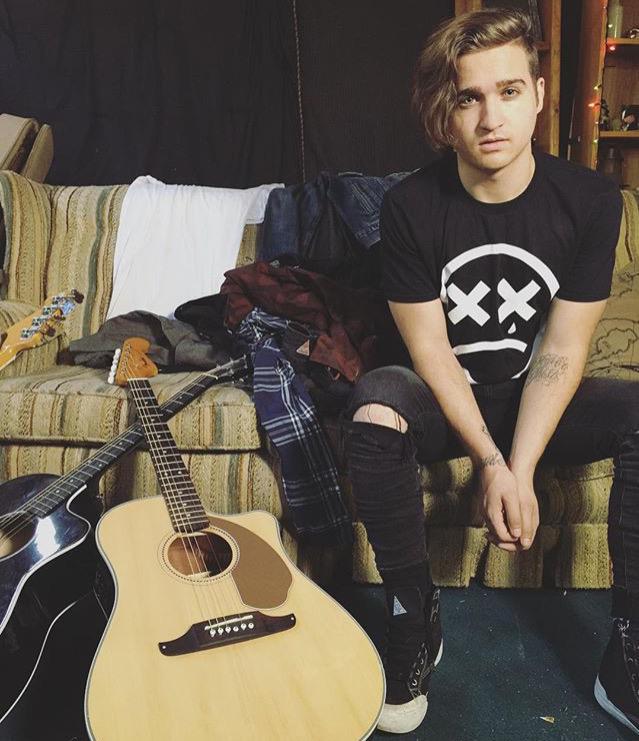 dont__askjosh's tweet image. My lil bro makes me the happiest man alive. Love you man ❤️❤️❤️