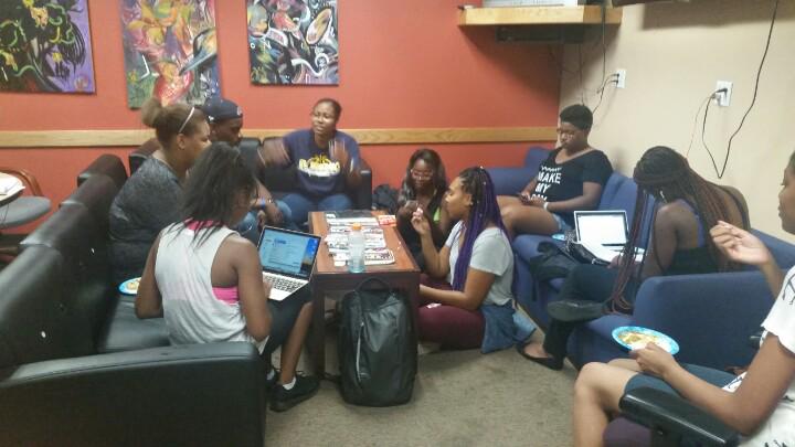 joy_hoffman's tweet photo. @csufaarc Meet and Greet today! Lots of new faces, food, photo booth, F/S, & students #creatingthespace #community http://t.co/T9ONHkclif