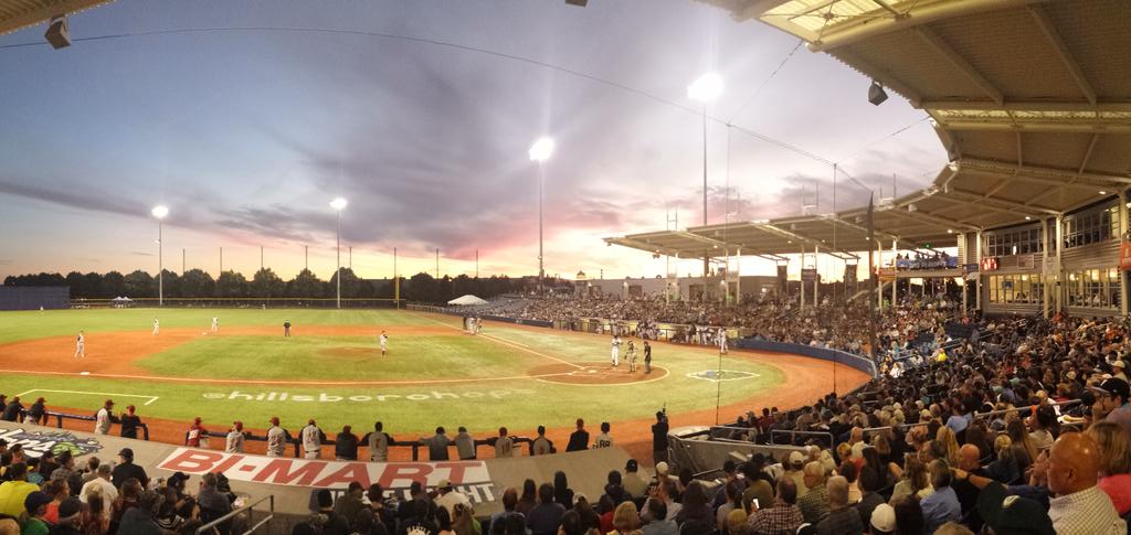 runs4cache's tweet photo. #AllHoppedUp on Sunset http://t.co/6X1LMhsfY8