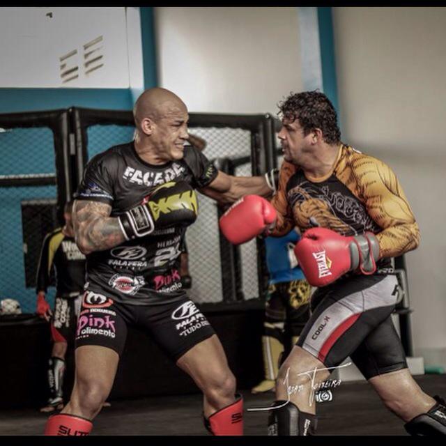 facada_neves's tweet photo. "Se você quer paz!               Se prepare para guerra". http://t.co/IA6jaIRo9f