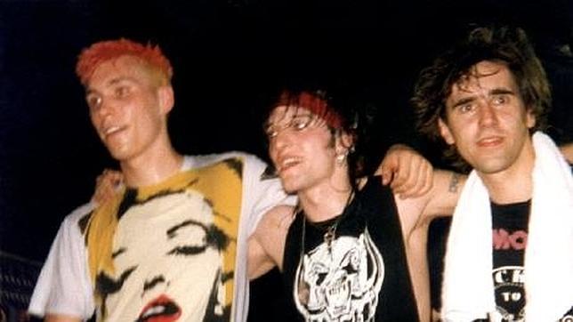 abc_es's tweet photo. «Schrei nach liebe», la canción antinazi de los 90 que resurge para ayudar a los refugiados http://t.co/KDI1grZQ2Q http://t.co/NhYckE6tLV