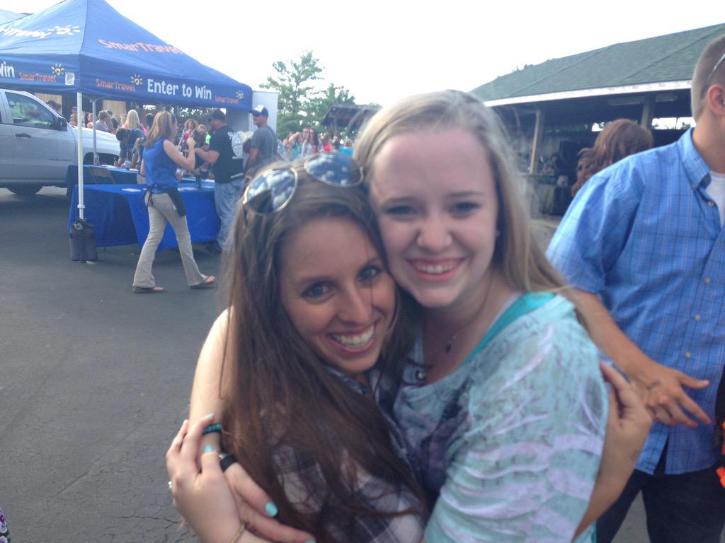 taybrooke2208's tweet photo. @wzpl "we never go out of style" and are ready to "shake it off" 👯💃🏻at @taylorswift13 ! #xfinity1989 #HelloMissSwift http://t.co/j2wIXjBv9s