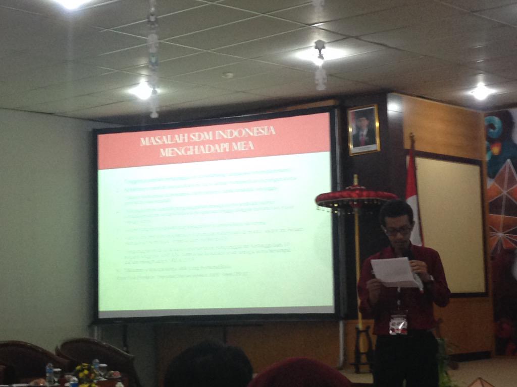 dzetcube's tweet photo. Presentasi terakhir PK Talks, Masyarakat Ekonomi ASEAN dari kelompok Pancawarna @koctaviana #PK40 @LPDP_RI http://t.co/mweaD77bIr