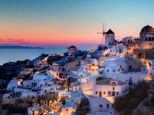 SpeakComedy's tweet photo. Greece = a place to visit once in a lifetime http://t.co/LyJulGXHO0