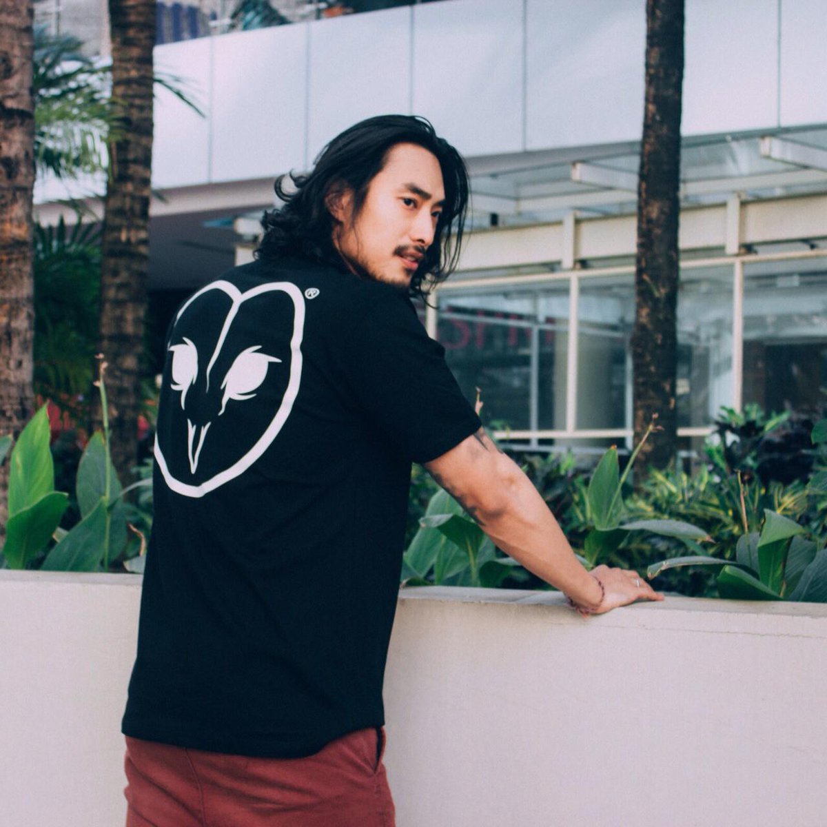 "SS REVERSE CLASSIC BLACK" available for online / IDR 215K / M only (17pcs left !) / Order: +6281289569334 (SMS / WA)