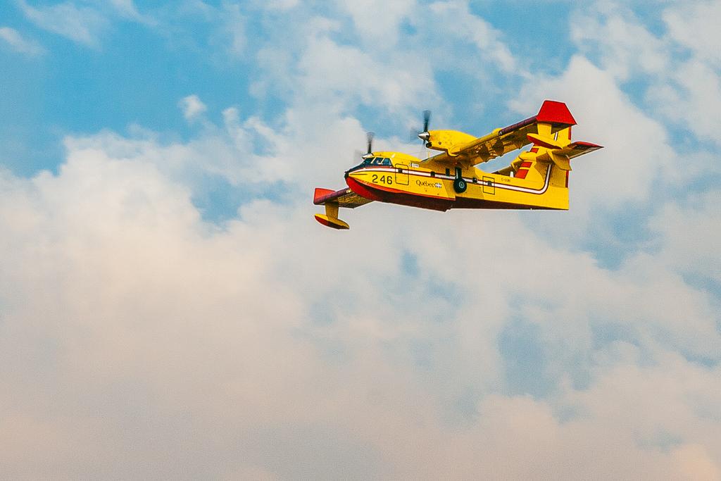 Mikey_YanMD's tweet photo. #superscoopers over #lahabra to take out the #brushfire | @LACoFireAirOps @LAFDAirOps @LAFD #quebec1 #risnerfire http://t.co/hERBXF8CEY