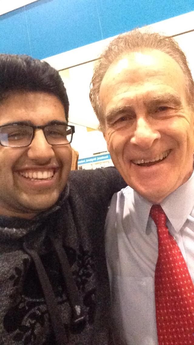 EAsim10's tweet photo. Honoured to meet @Drake guardian angel @norm release your mixtape already #6ix http://t.co/TuLCGJE6ZS