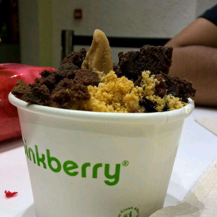 PinkberryIndia's tweet photo. Everyday is a swirly day. What flavour have you ordered today? #PinkberryObsession Picture Courtesy: Krishna Bora http://t.co/DtGWCvQ9Gr