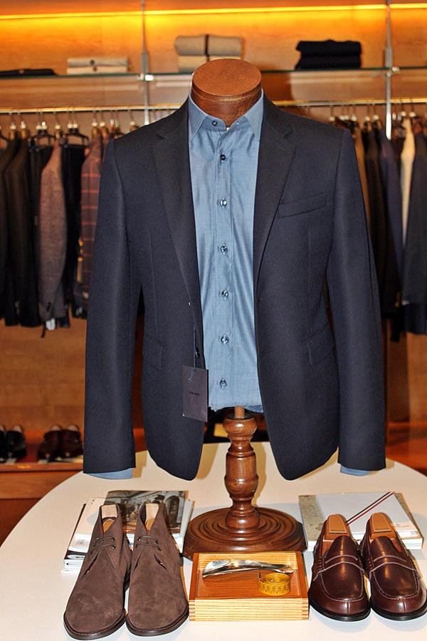 CharmeBlog's tweet photo. #Prada blue #blazer on #Charme http://t.co/0WslnXgY8c http://t.co/LH3Gaq8EUP