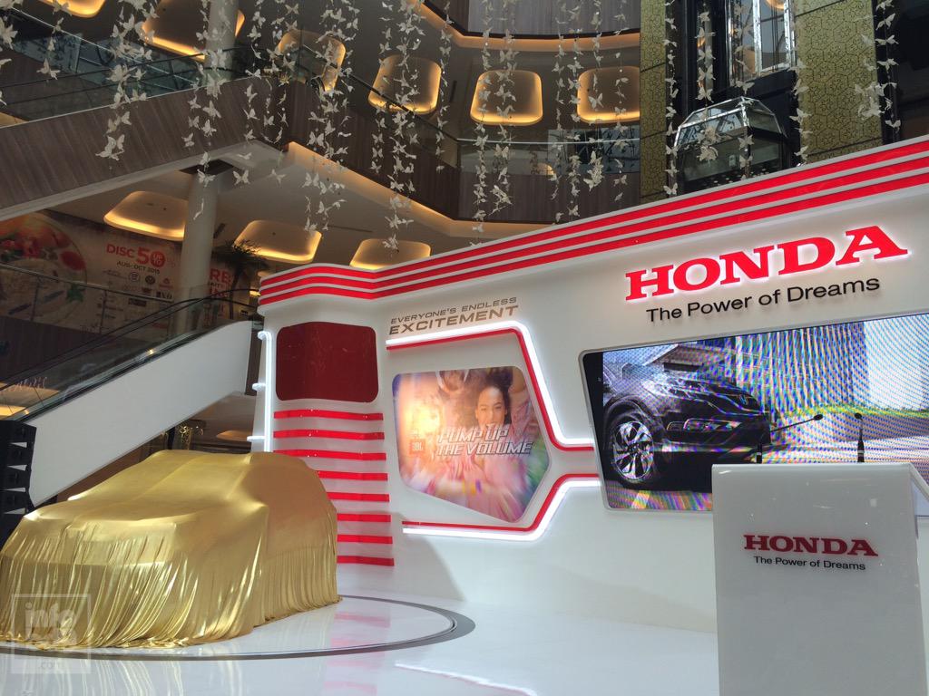 InfoBdgEvent's tweet photo. Untuk pertama kalinya di Bandung @HondaBdgCenter perkenalkan #HondaBRVbdg cek ke istimewaannya di Atrium TSM Bandung http://t.co/j2SrYdVkF0