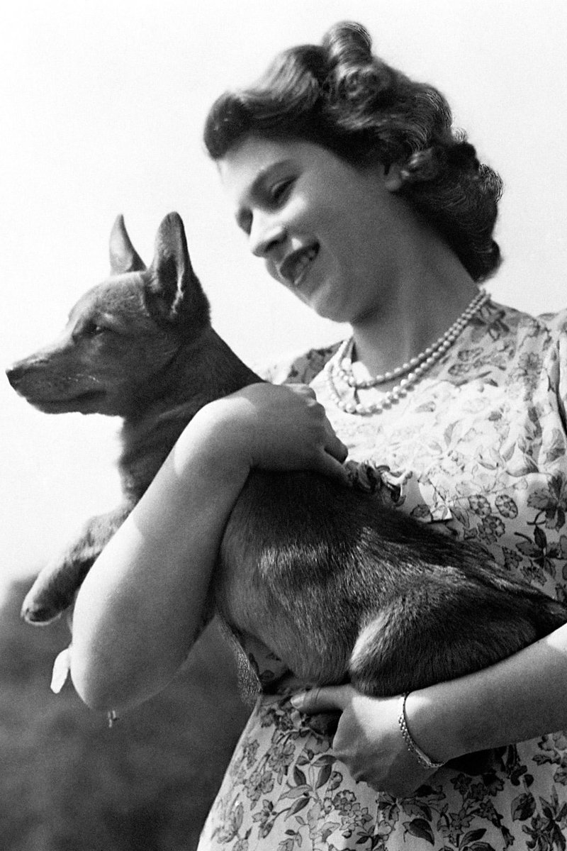 BritishVogue's tweet photo. As Queen Elizabeth II becomes Britain's longest-reigning monarch, see her life in pictures: http://t.co/qIFuJAAOLv http://t.co/Fawua9b2Ko