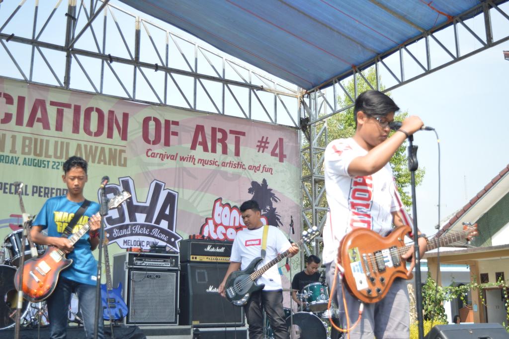 Swimming In The Pool tweet media