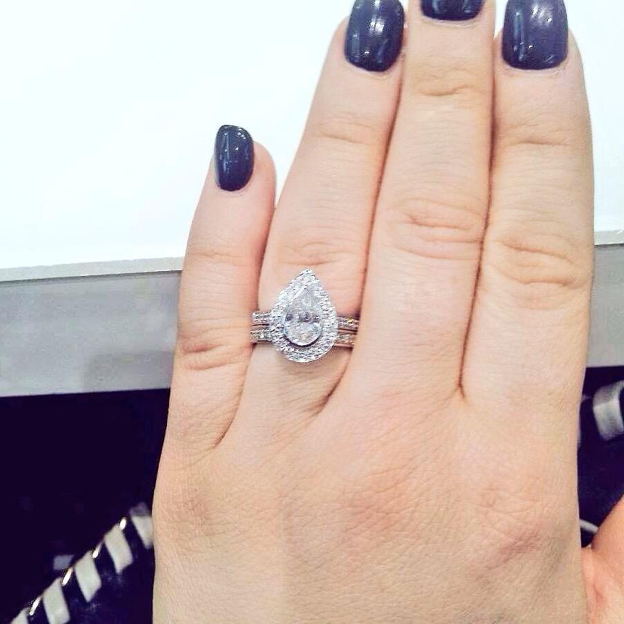 ScriptFamWW's tweet image. I&apos;m engaged !! 💕💍 - Lauren