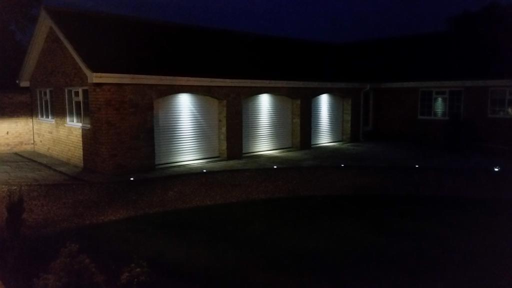 Tonyjenn1960's tweet image. Triple linked roller garage doors
#securitywithstyle  #atthetouchofabutton
#nessdoors