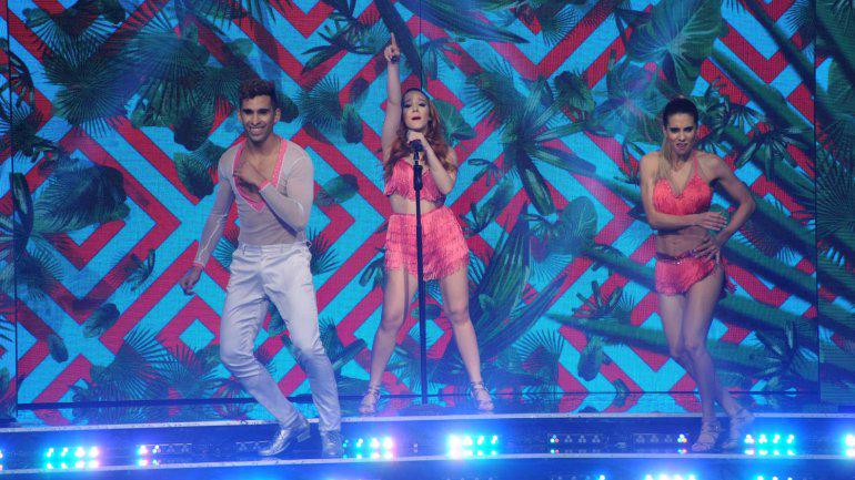 Angela Torres brilló en la pista del Bailando vision-show.blogspot.com.ar/2015/09/angela… @angelatorresok <a href="/cuervotinelli/">marcelo tinelli</a> <a href="/gloriacarraok/">gloria carra</a>