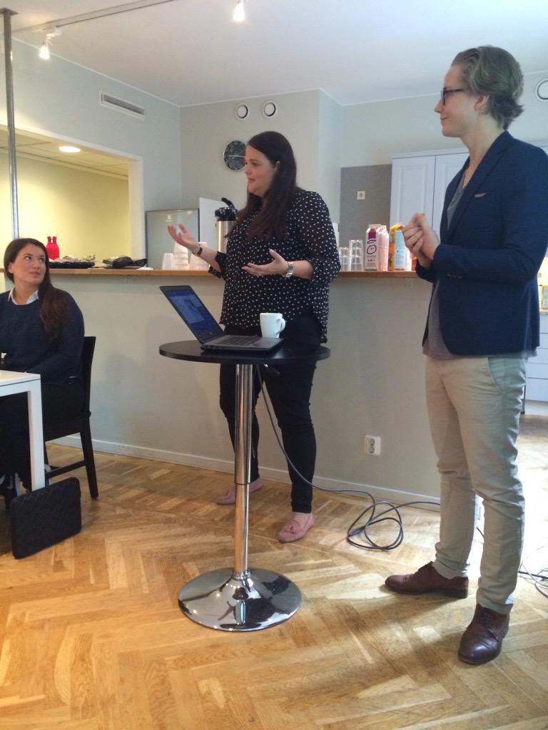 MagdalenaEricss's tweet photo. Så får du drömjobbet! @SaAbrahamsson in action. Hitta den röda tråden för framtiden! @hammerhanborg http://t.co/Qp85v1ra1u