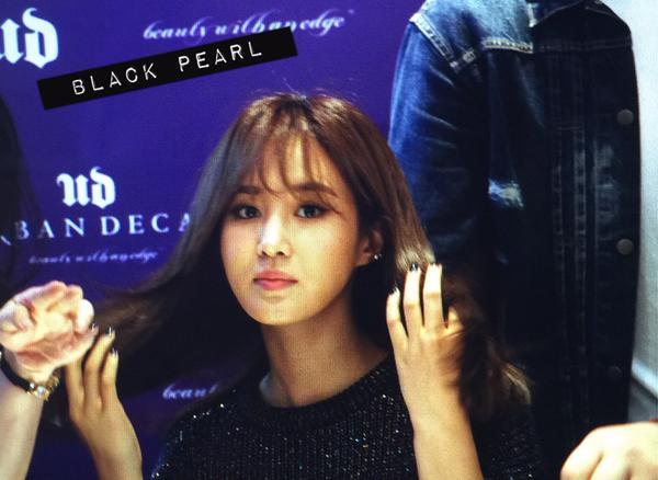 [PIC][09-09-2015]Yuri tham dự sự kiện Fansign cho thương hiệu mỹ phẩm "URBAN DECAY" vào chiều nay COclAcBUAAEPM62