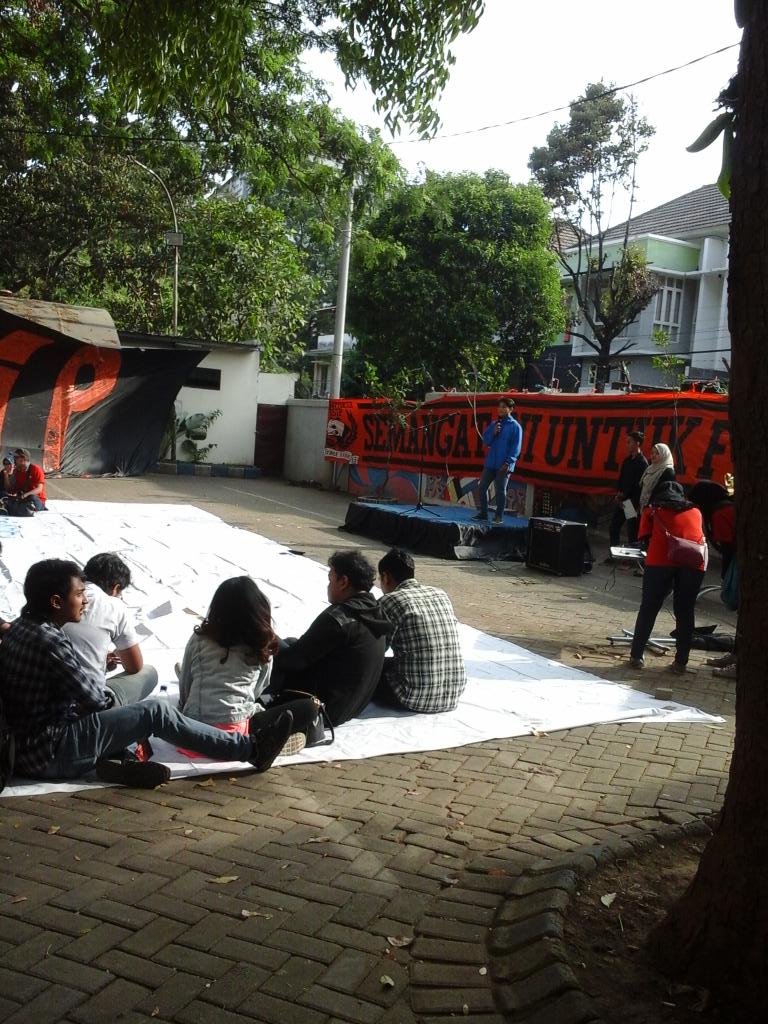 Koordinator Orange Force bang <a href="/Gerry_Sandreas/">Kaum Proletar</a> baru beres kasih sambutan nihh. Ayo sini sini merapaaat