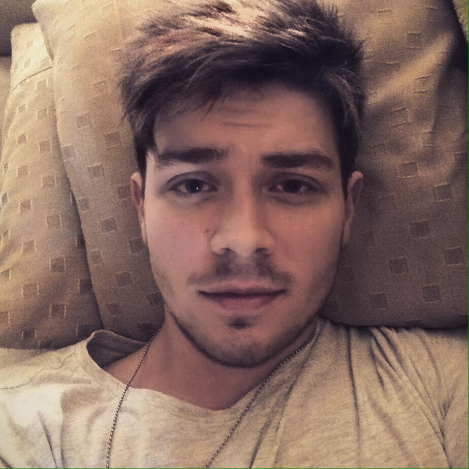 _ThisIsFabian's tweet photo. Let Me Take A Sec To Lay Down! http://t.co/XvbP0TdiJt