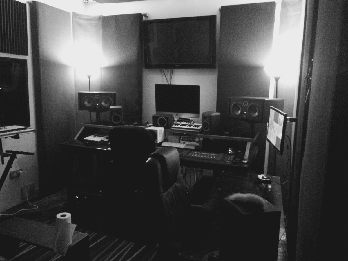 TiToElectronic's tweet image. Studio: info@mucitie.com 
Radio: info@radioprovoque.com 
Or call: 02071176087  #studio #radio #london #music #art