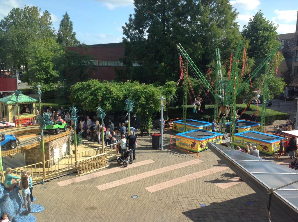 Gezellig werken! Kermis en feestweek rondom het gemeentehuis #diemen