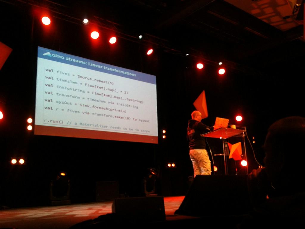 magnus_reftel's tweet image. Viktor Klang presenting Akka Streams. Double plus good. #JavaZone2015