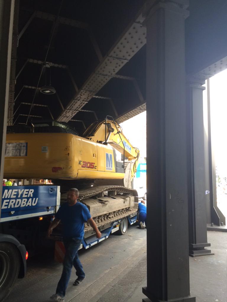 agentweb2's tweet image. #Berlin Kantstrasse! Zoo!!!! Uups verschätzt‼️