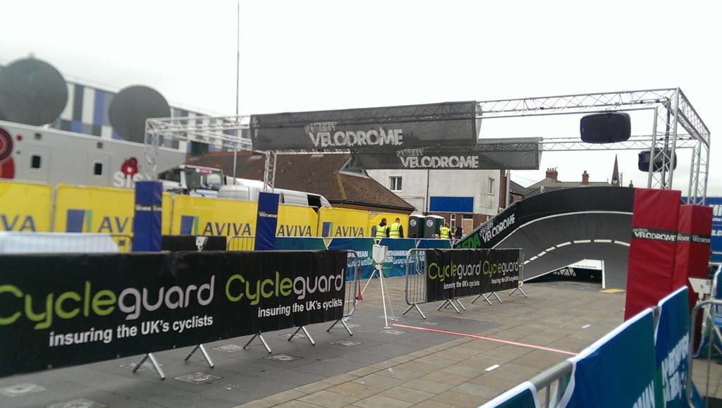 Britain's only street veledrome all ready to go in #Blyth market place @TourofBritain