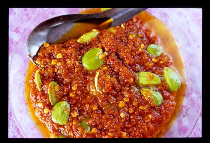 siap kirim seindonesia nih, sambel petai mantapp habiss, joss gandoss rasanya.. minat ?? add aja pin 59CFECF4