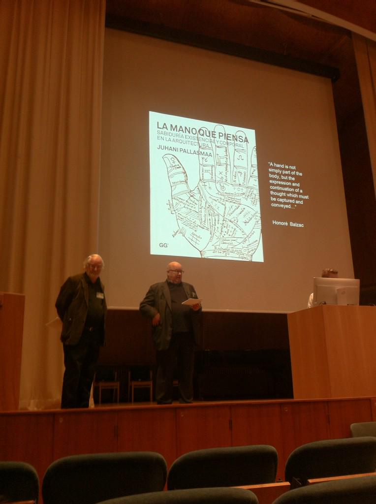 StewieKee's tweet photo. Drawing is a way of thinking with our bodies - Juhani Pallasmaa #TietoNäkyväksi #thinkinghand http://t.co/1O43MPZuLk