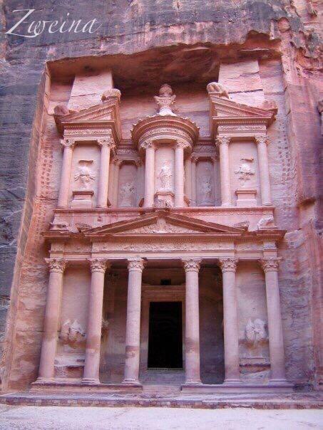 ZweinaM's tweet photo. @KayArthur u need geography lessons cause #Petra is in #Jordan! #PetrainJordan #petra_jordanian_city #travel #holiday http://t.co/aXPwqolR8T