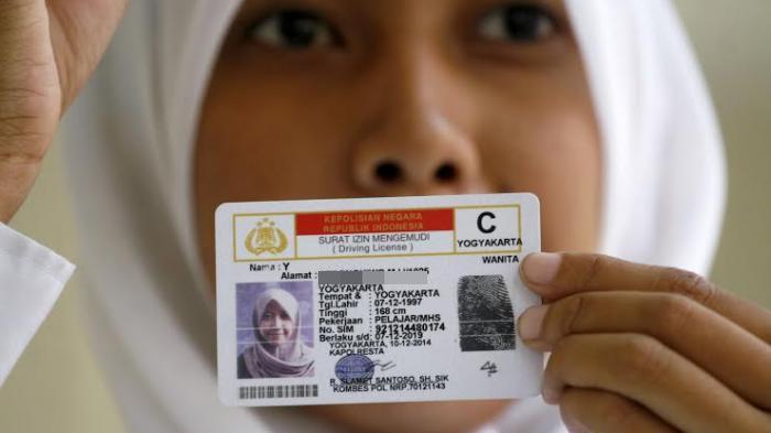 agamdg's tweet photo. Pergih ! "@HaiMagazine: Anak SMK ini namanya cuma satu huruf: Y Daftar Facebook aja ditolak! http://t.co/OPYUROA2wy http://t.co/PFaI57CUGz"