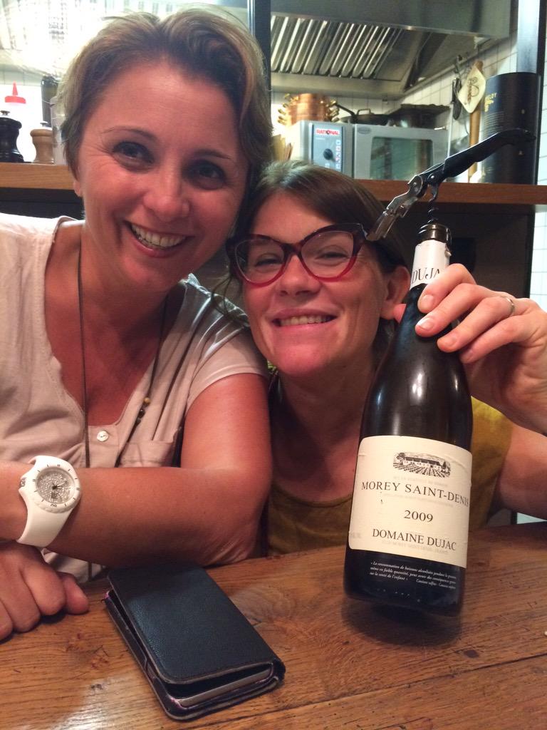 L_CurradoVietti's tweet photo. @JeremySeysses your wines makes all the beautiful women smiling #langa #repubblicaDiPerno #langastyle http://t.co/bjmjbkm8z5