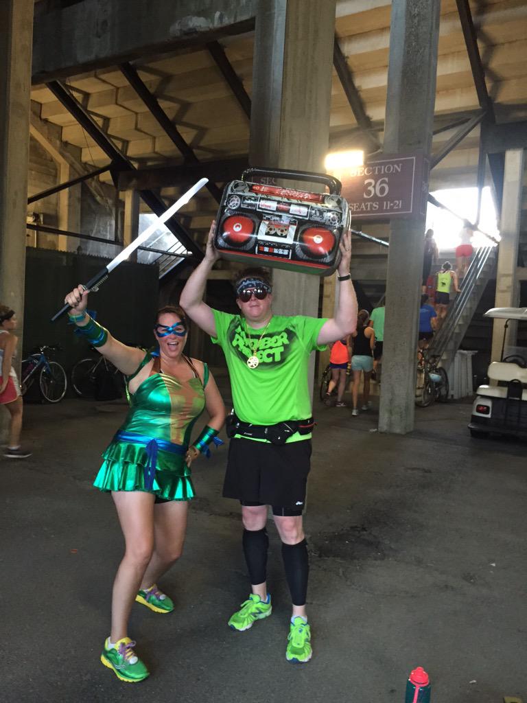 runnrchik's tweet photo. Yearbook photos @Nov_Project style!Inspiring to see the tribe show b4 dawn in 80s gear! #Back2the80s #530crew #RonDMC http://t.co/YW7RNWIz0p