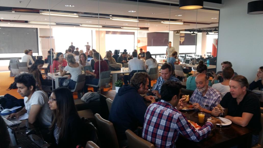 Entrepren_EUR's tweet image. Busy day at the ECE Campus! Welcome to all the students of the Entrepreneurial Challenge!