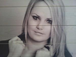 Woodprints's tweet photo. Het #verhaal achter de #fotoophout: Angela vertelt over haar prachtige dochter http://t.co/ZQB44693Qv #blog http://t.co/iQ71zZf9I7